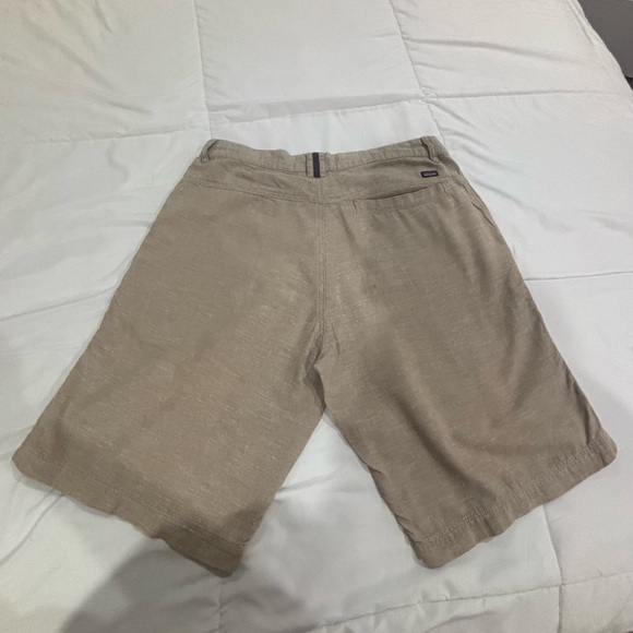 Patagonia Men's Beige Flat Front Shorts - Picture 5 of 8